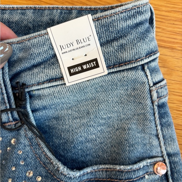 Judy Blue Rhinestone Detail Shorts NWT - Picture 6 of 8